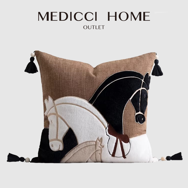 Pillow Cover 20X20 - Medicci Home Luxe handgemaakte paardensilhouet geappliqueerde