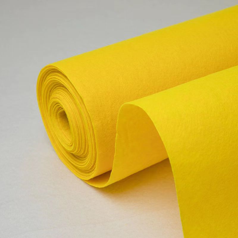 Geel wegwerptapijt voor huweli - Home Textiles Exhibition recensie en prijs